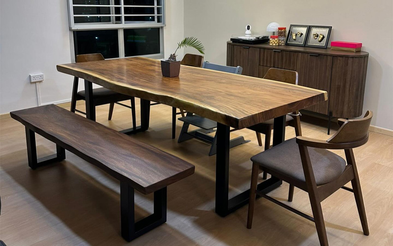 Modern dining room with wooden live edge table Modern dining room with wooden live‑edge table.